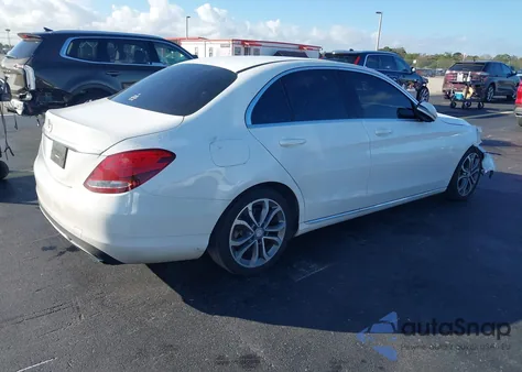 2016 Mercedes-Benz C 300 из США, поврежденный, VIN 55SWF4JB6GU155033